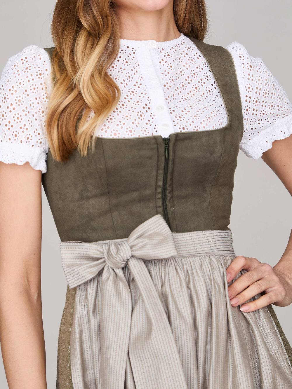 Limberry Moosgrünes Dirndl mit Velours-Mieder - ISOBEL MOSSY GREEN Online Outlet