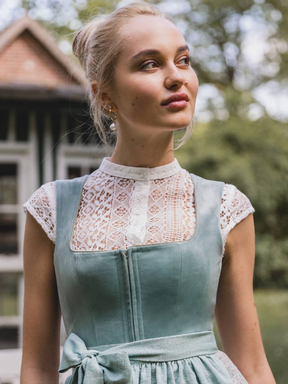 Limberry Cremeweiße Dirndlbluse mit Flügelarm - MERLE Outlet