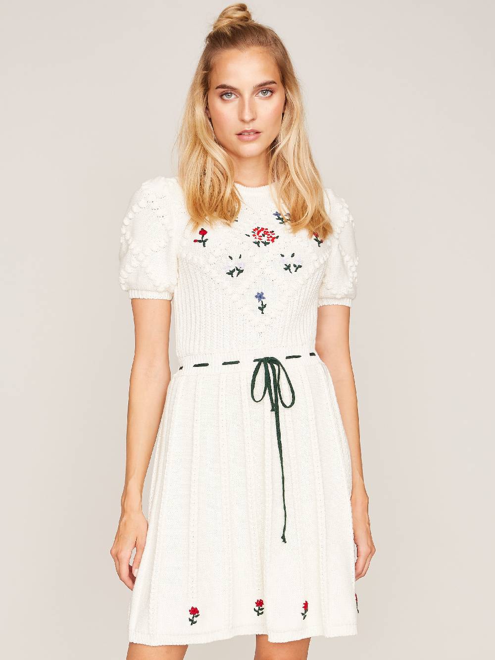 Limberry Weißes Strickkleid mit Blumenstickerei - HEIDI Meist gekauft