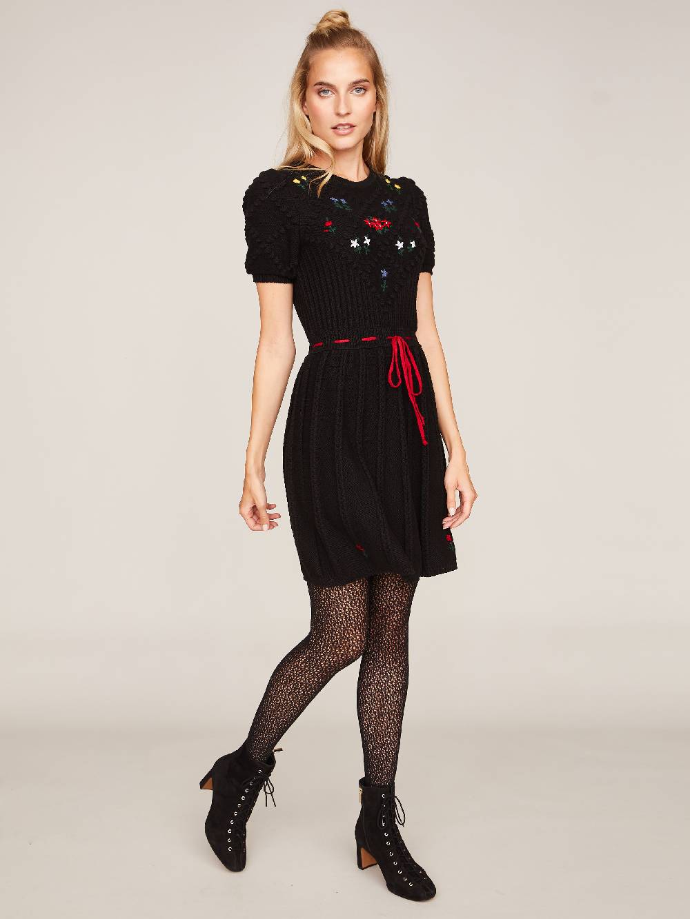 Limberry Schwarzes Strickkleid mit Handstickerei - HEIDI Blitzverkäufe