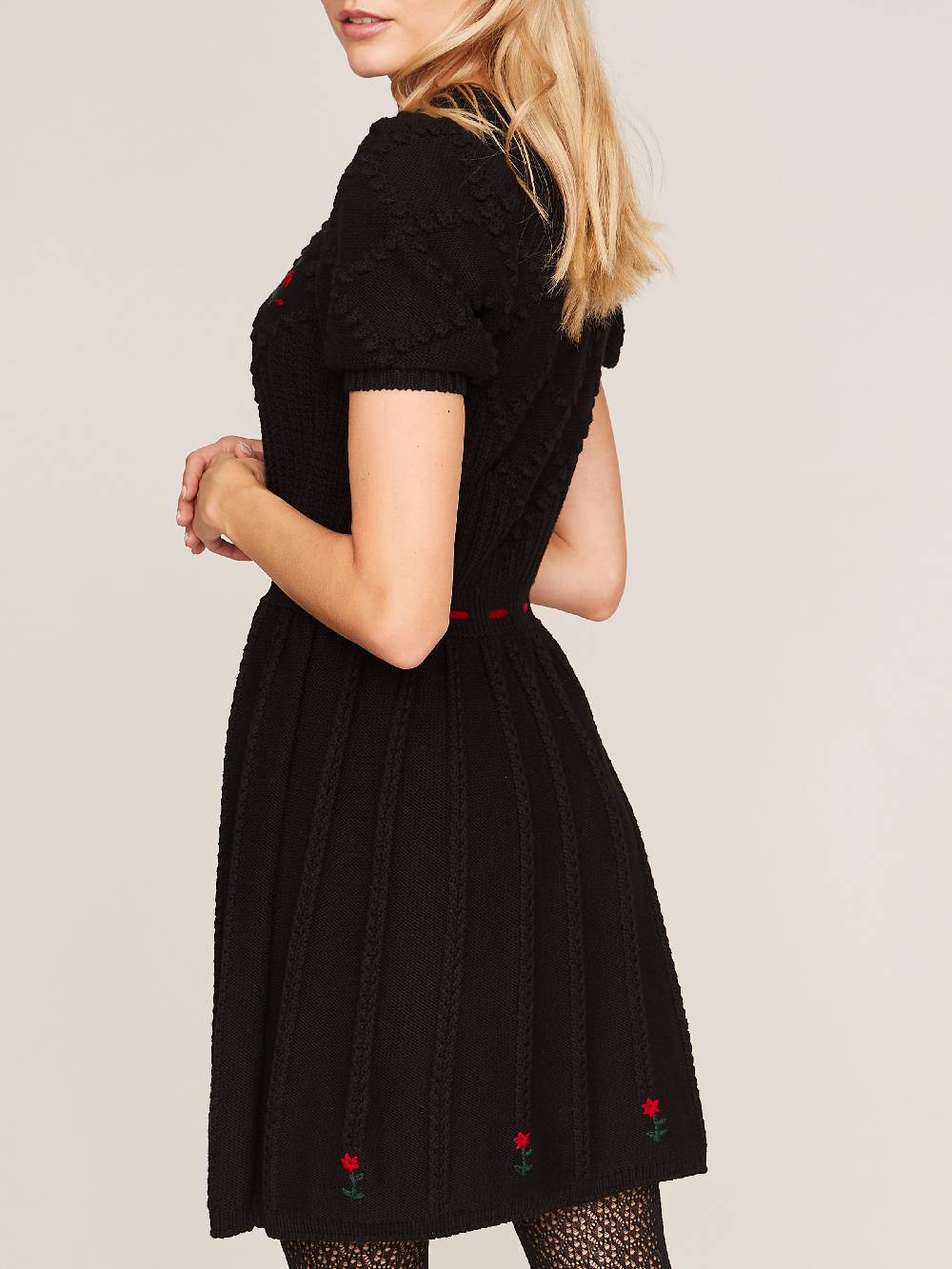 Limberry Schwarzes Strickkleid mit Handstickerei - HEIDI Blitzverkäufe