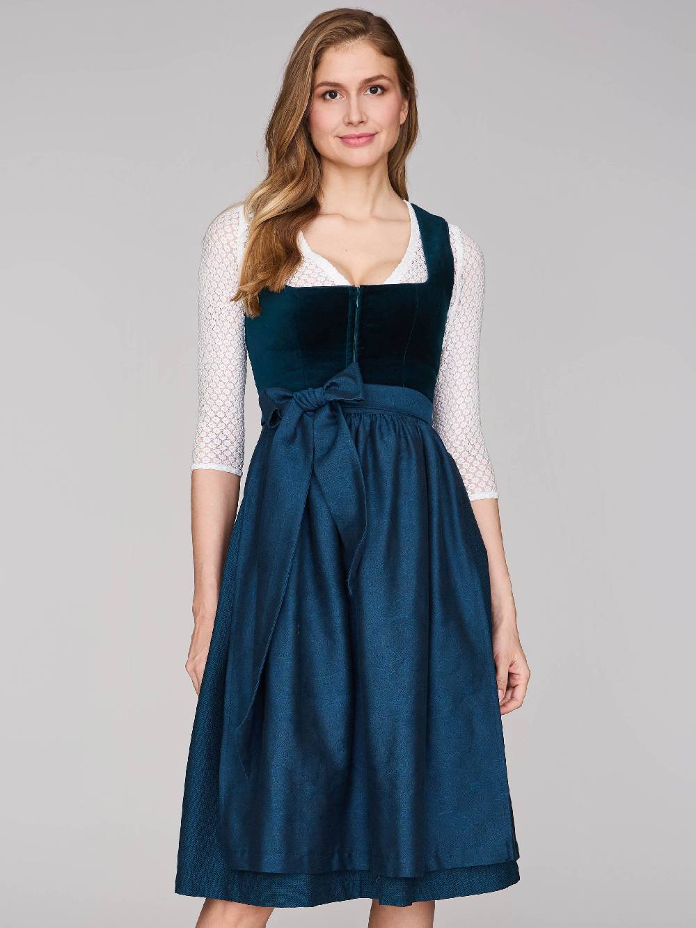 Limberry Weiße Dirndlbluse mit V-Ausschnitt - BARBARA Fabrikpreis