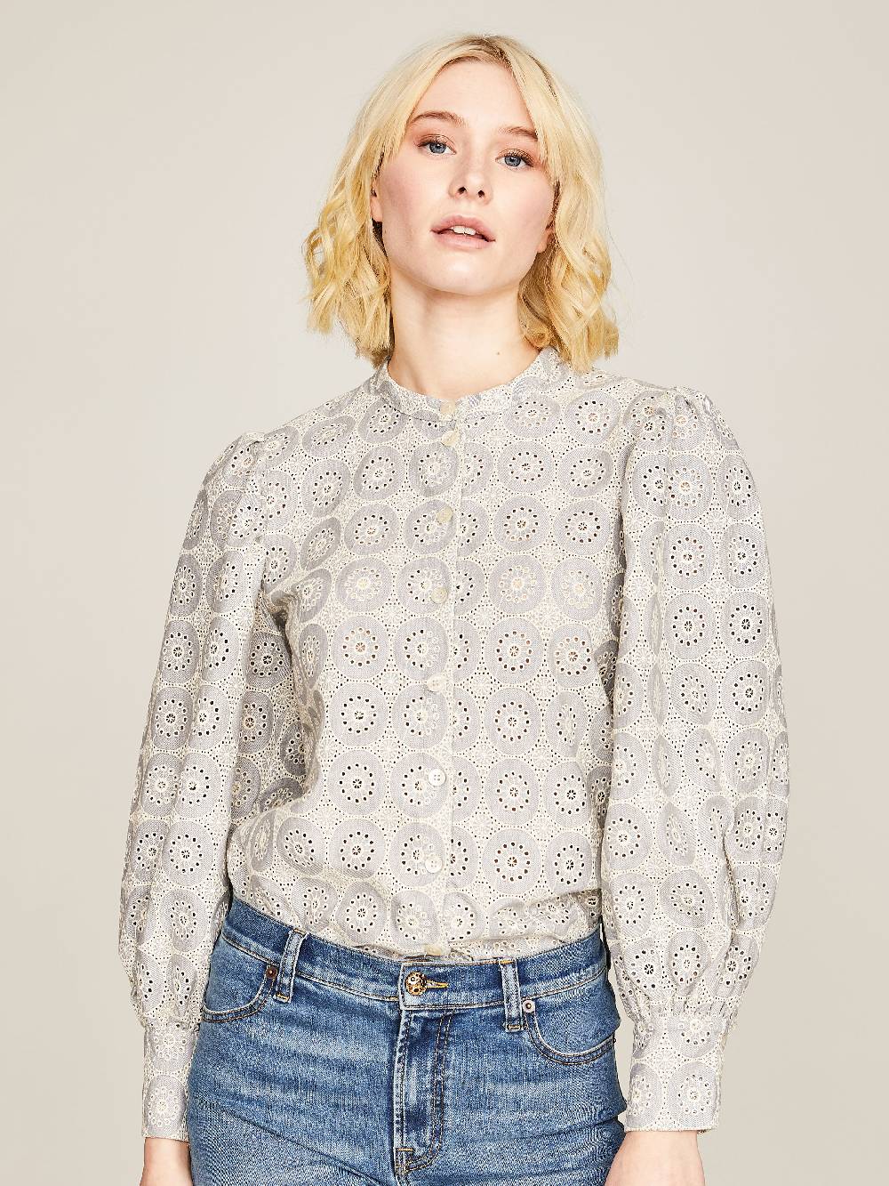 Limberry Hellgraue Bluse mit Stickerei - ADELINE Valentinstagsangebot