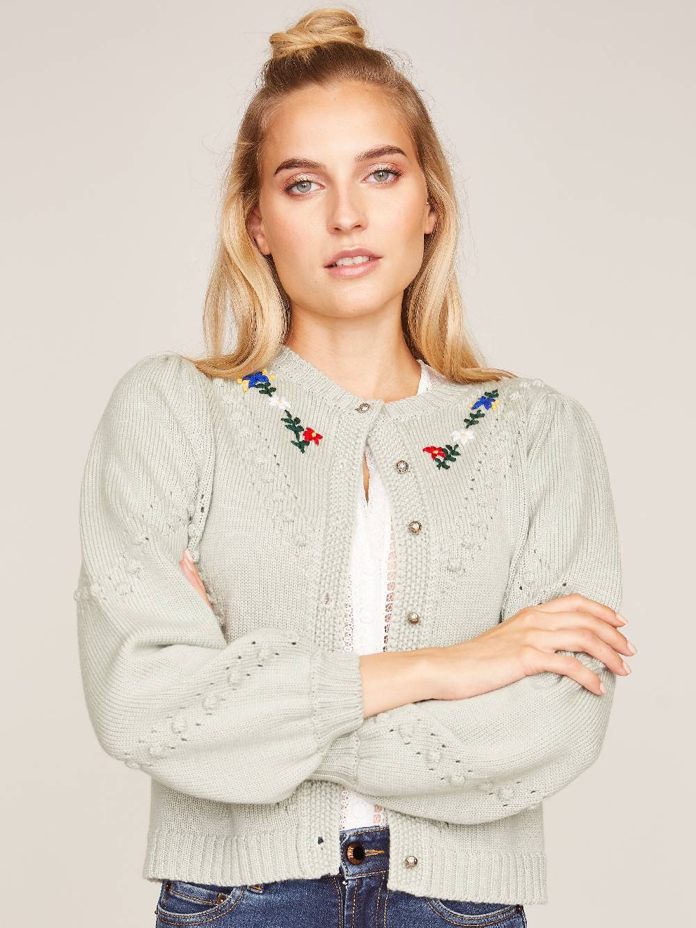 Limberry Strickjacke in Khaki mit Blumenstickerei - THERESA Saisonale Angebote