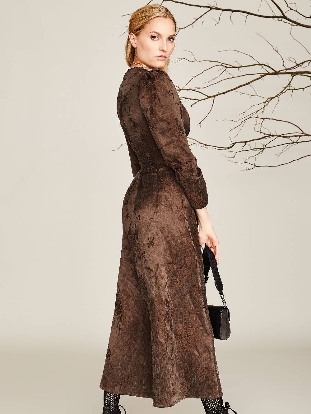 Limberry Braunes Kleid mit floralem Muster - ZOE Bis zu 60% Rabatt