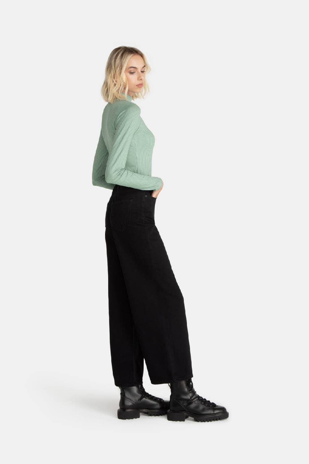 Lovjoi Wide Cropped Jeans BARLERIA Black Overdyed Begrenzte Freigabe