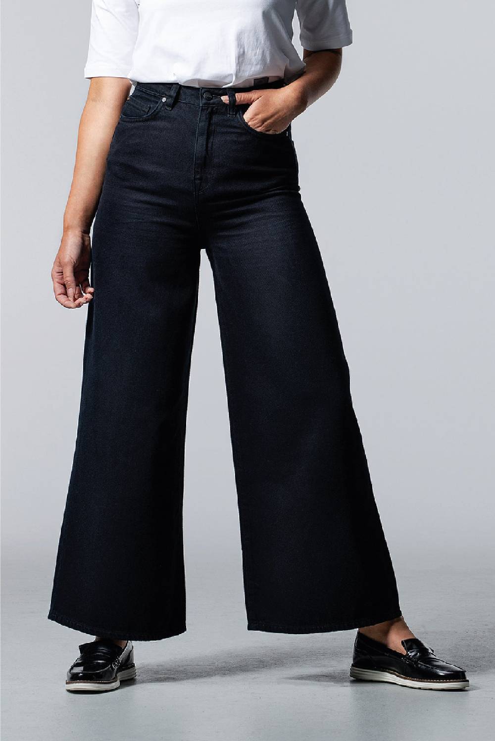 Lovjoi Wide Cropped Jeans BARLERIA Black Overdyed Begrenzte Freigabe