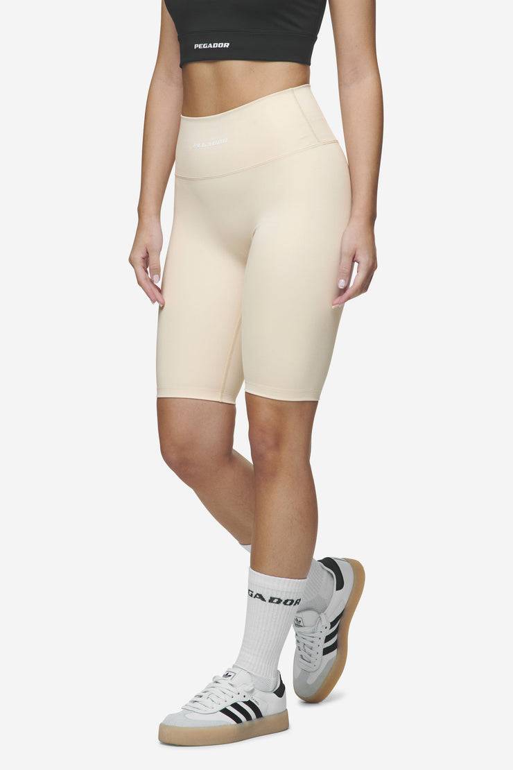 Pegador Lupita Biker Shorts Coast Sand White Begrenzt auf 3 Tage