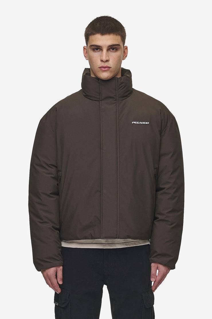 Pegador Lavoy Cropped Boxy Puffer Jacket Dark Brown im Angebot