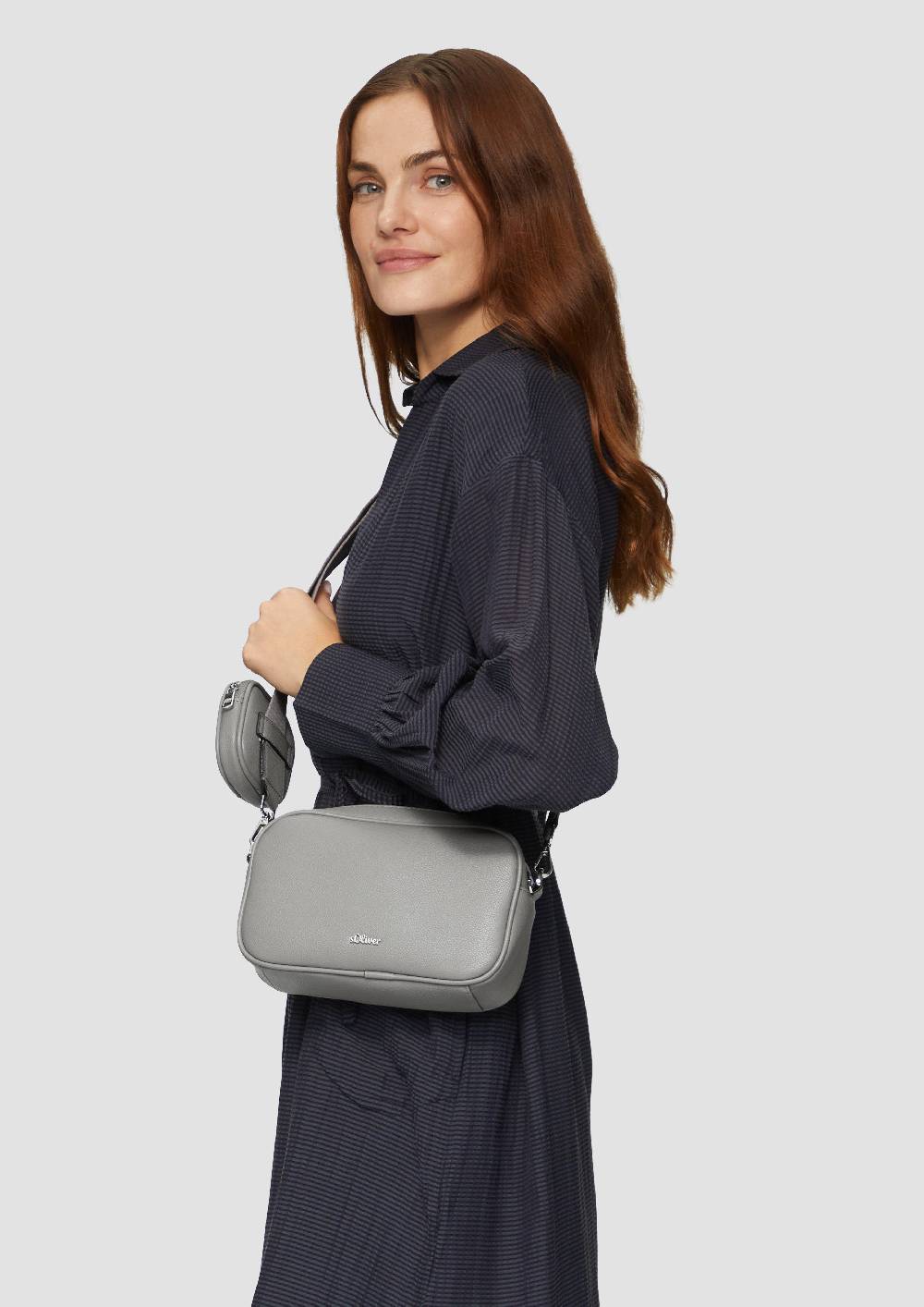 s.Oliver Camera-Bag aus Lederimitat Begrenzt auf 3 Tage