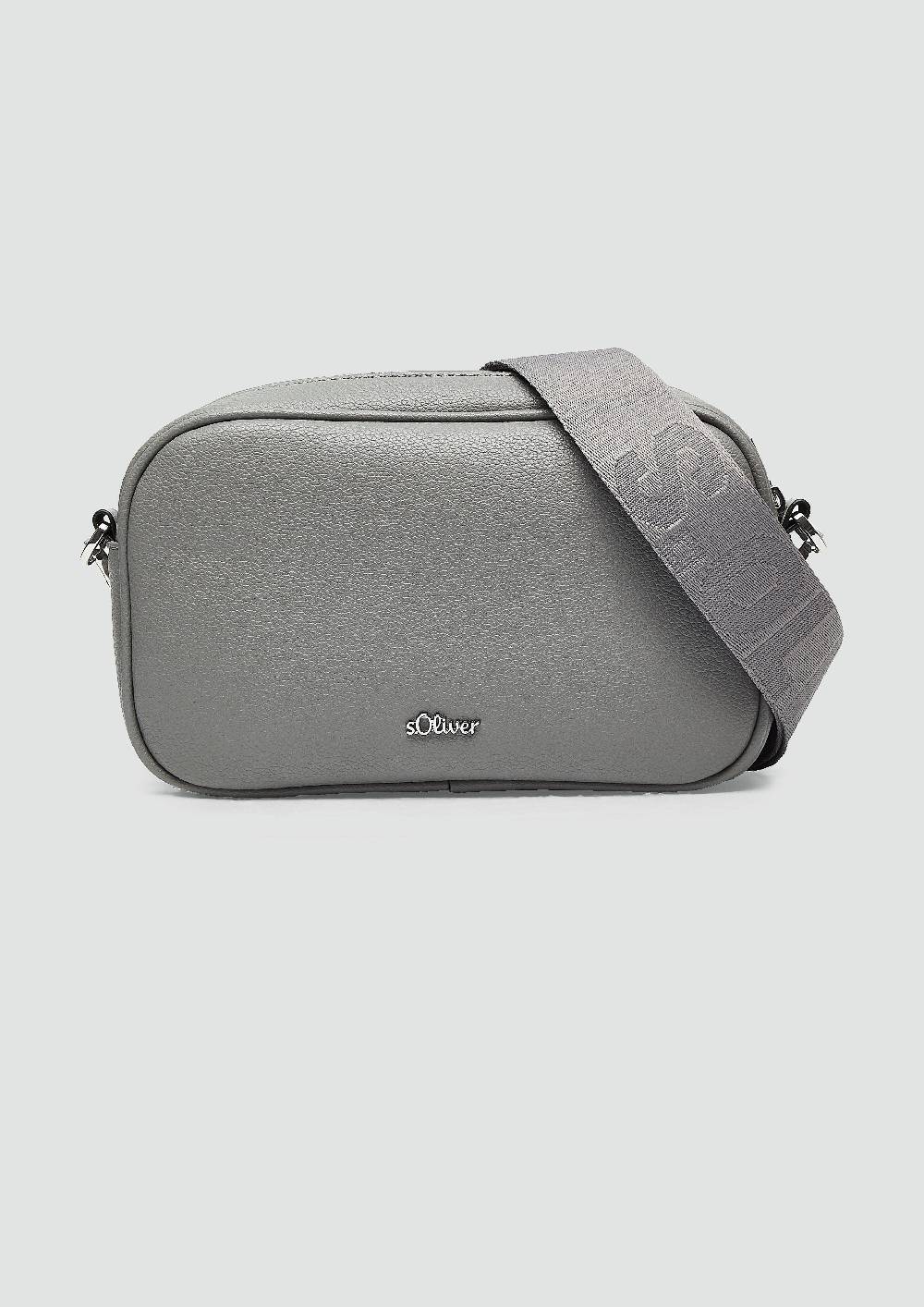 s.Oliver Camera-Bag aus Lederimitat Begrenzt auf 3 Tage