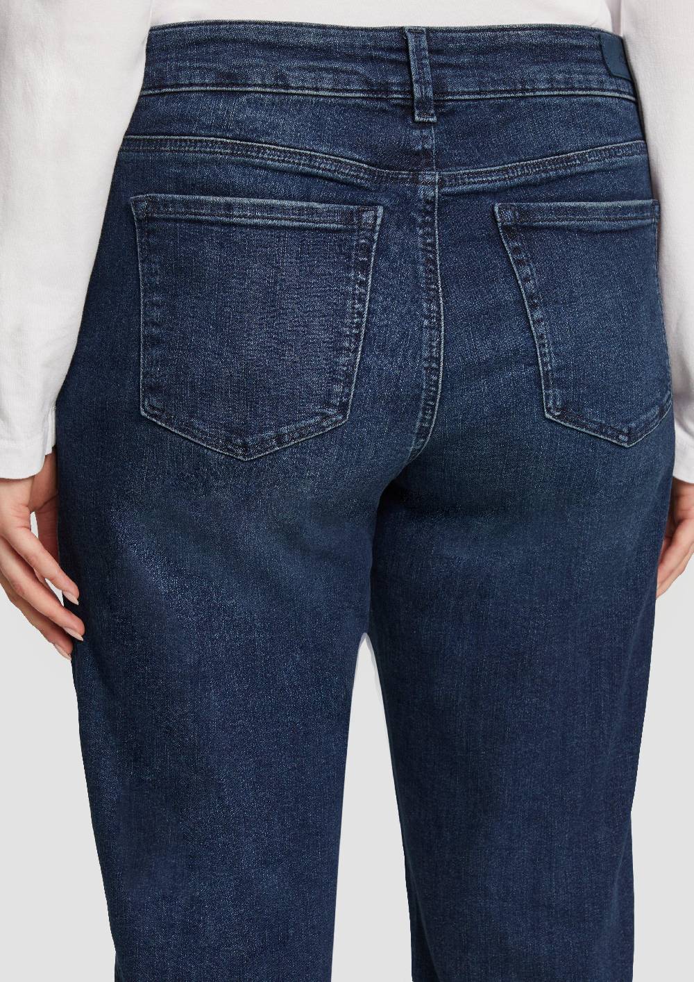 s.Oliver Jeans / Curvy Fit / Mid Rise / Semi Wide Leg Begrenztes Angebot