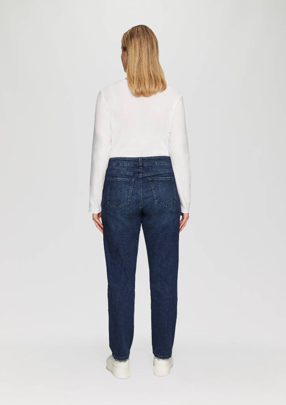 s.Oliver Jeans / Curvy Fit / Mid Rise / Semi Wide Leg Begrenztes Angebot