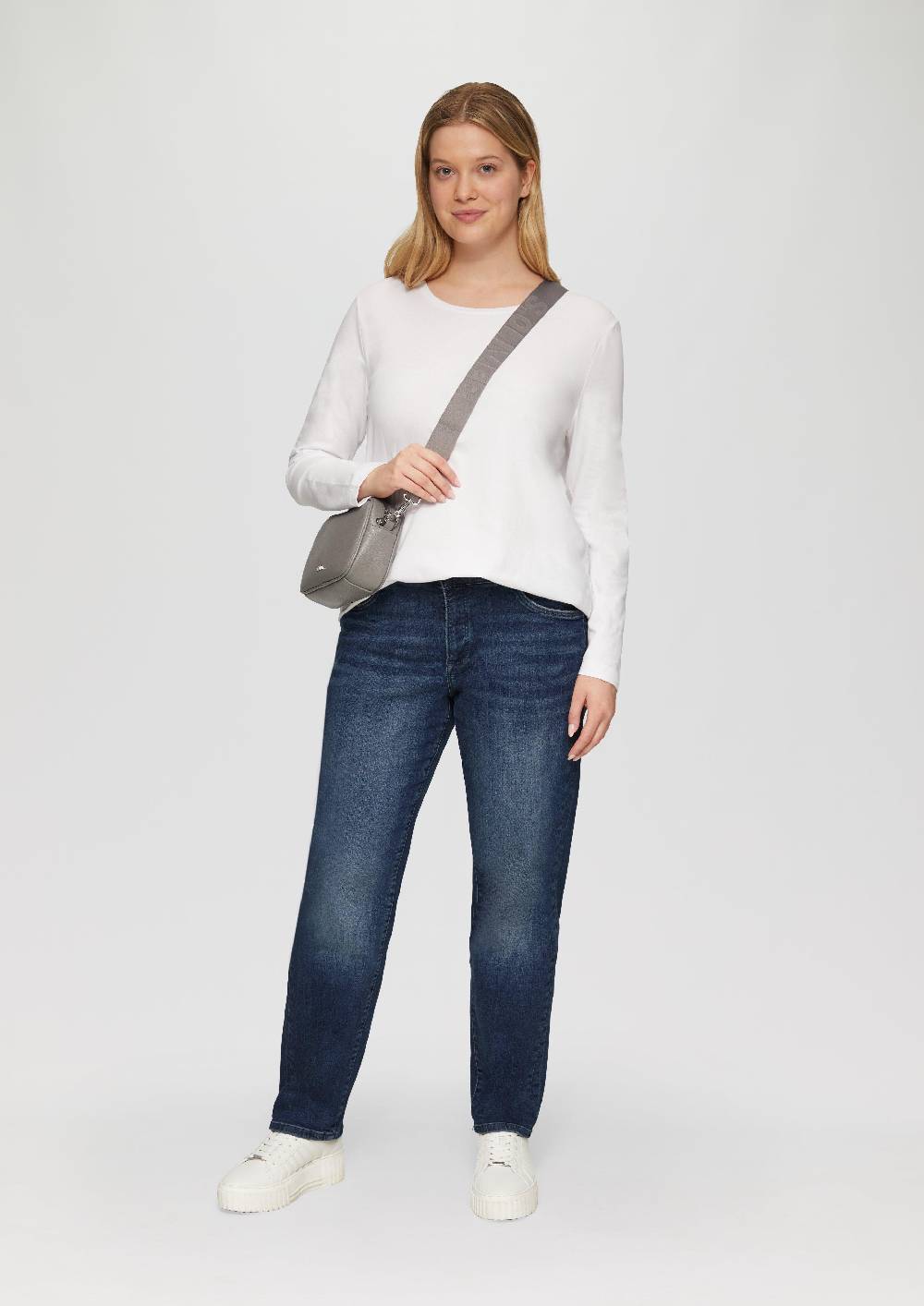 s.Oliver Jeans / Curvy Fit / Mid Rise / Semi Wide Leg Begrenztes Angebot