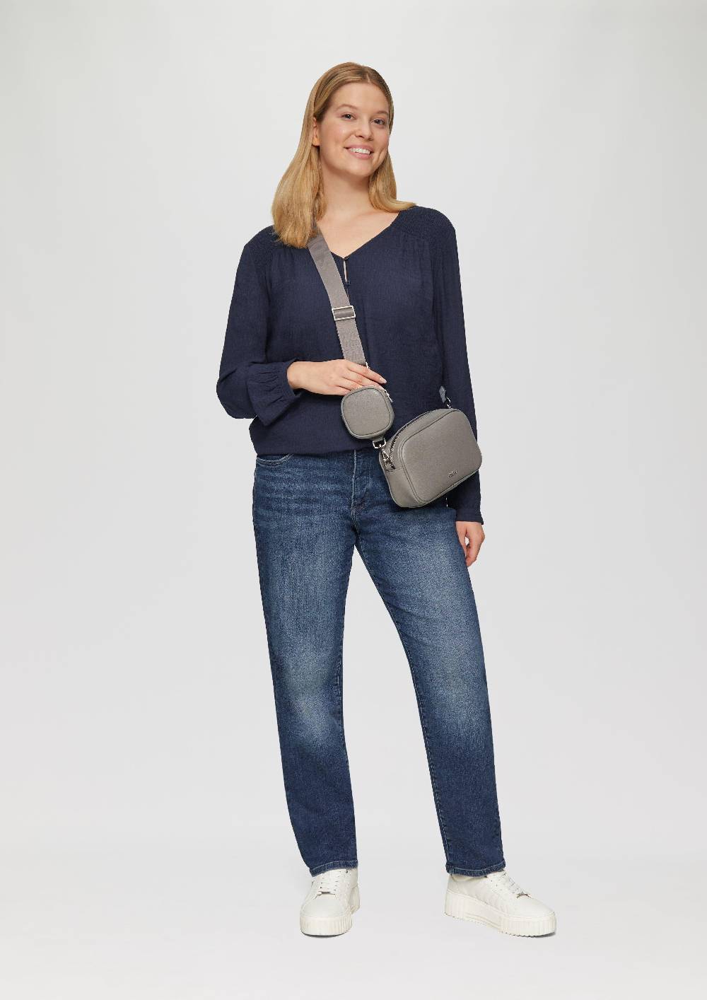 s.Oliver Strukturierte Bluse aus Viskosemix mit Smok Detail Exklusive Angebote