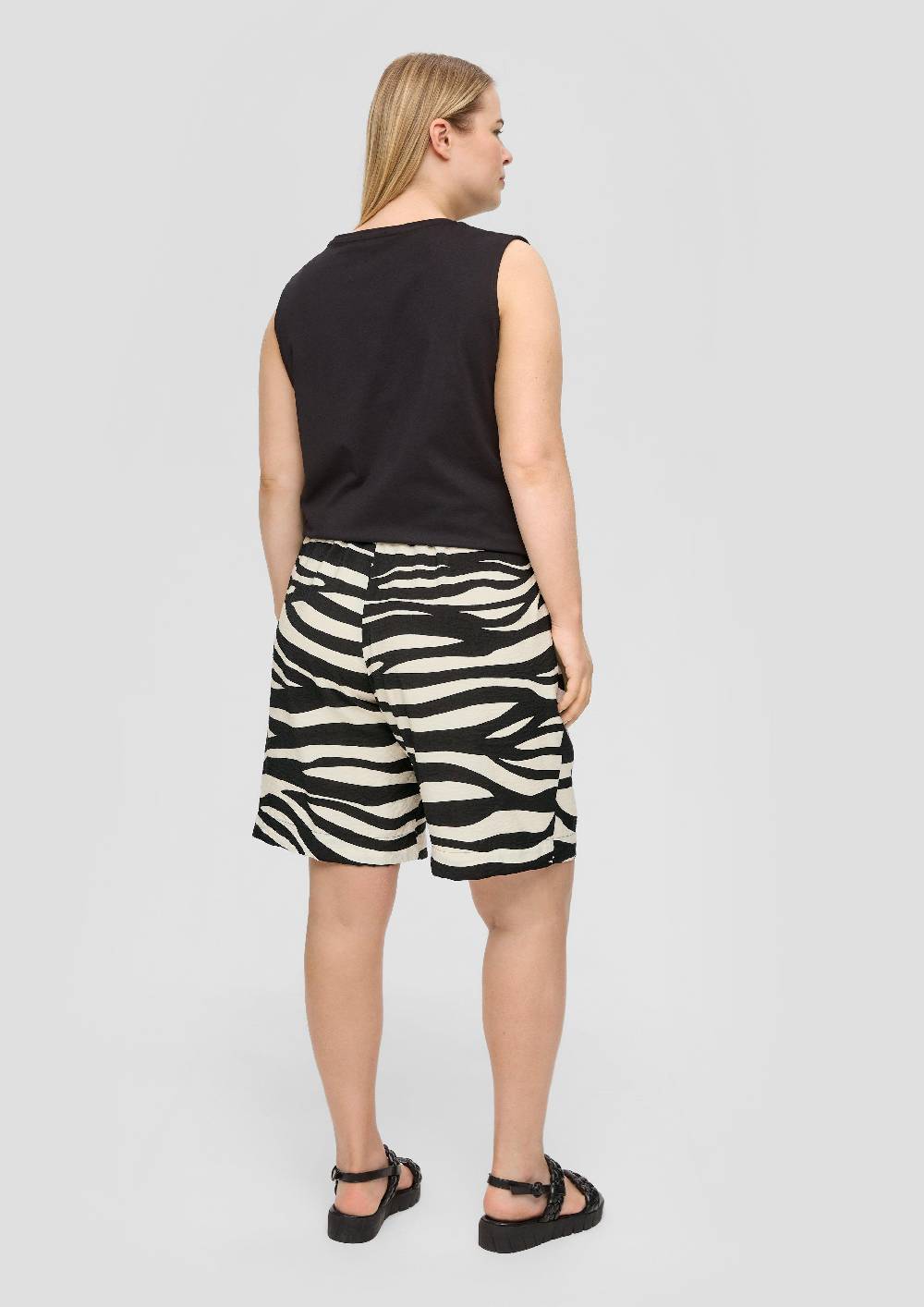 s.Oliver Shorts mit Eingrifftaschen und elastischem Bund 2025