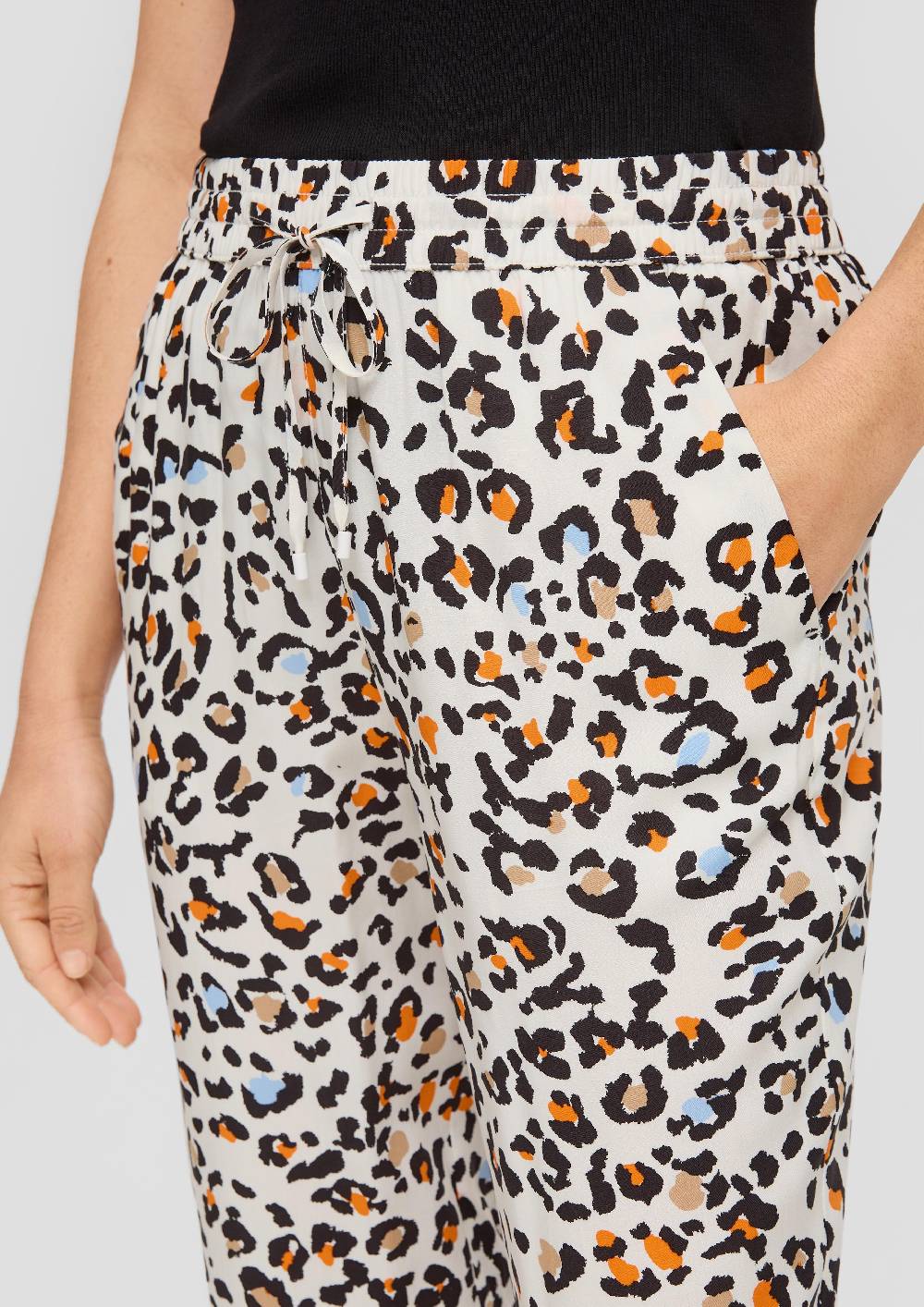 s.Oliver Hose aus reiner Viskose mit Artwork-Print Online Shopping