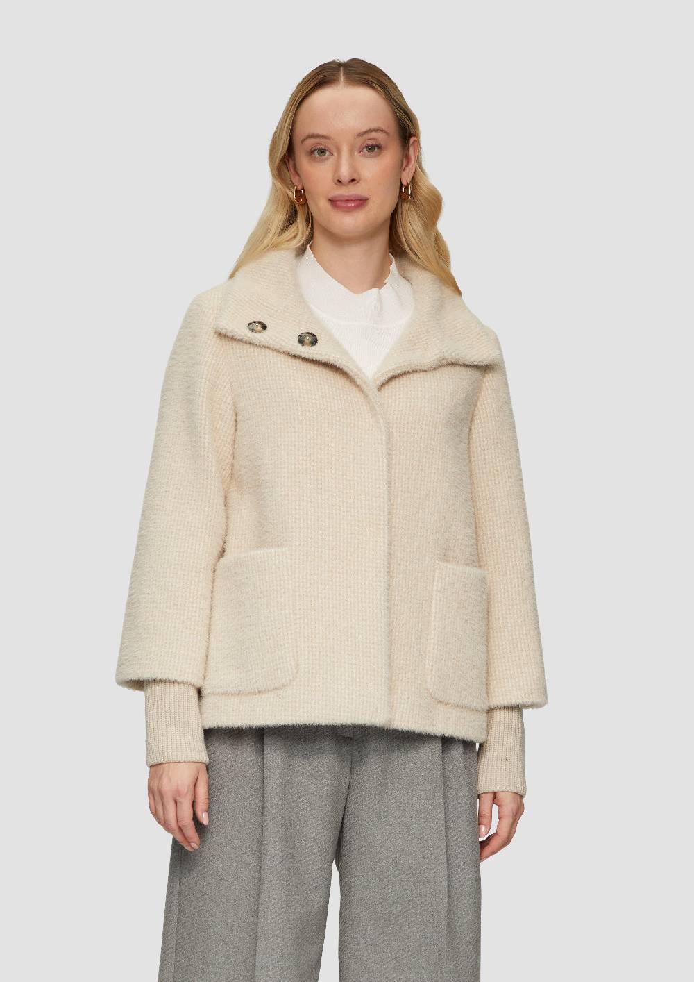 s.Oliver Flauschige Jacke mit Strickbündchen am Ärmel Räumungsverkauf