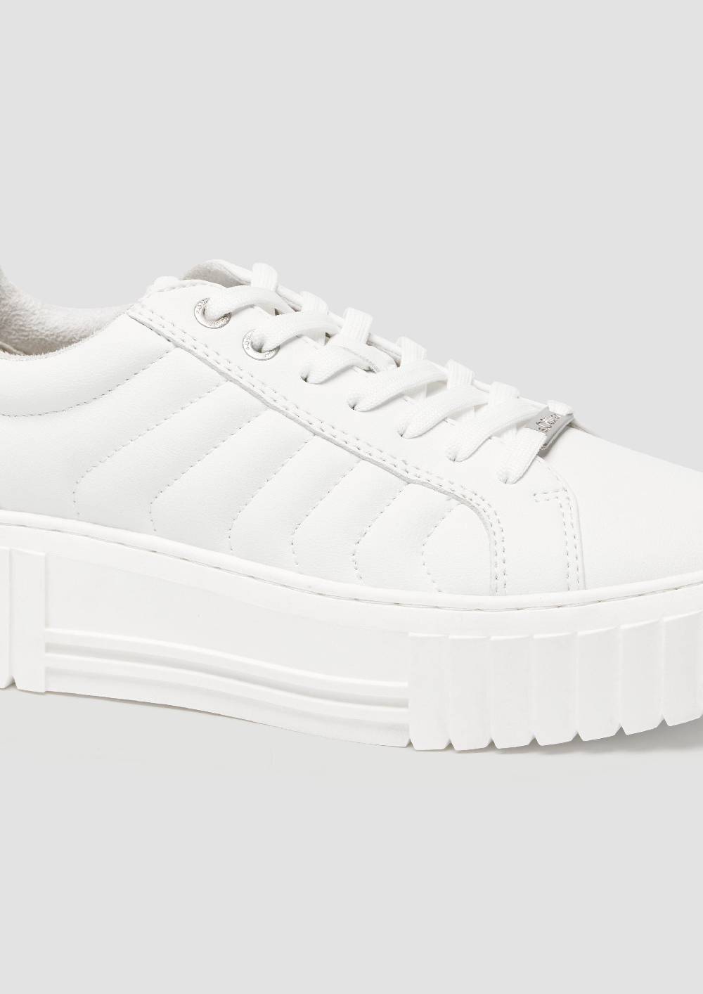 s.Oliver Plateausneaker mit Kontrastsohle Vatertagsangebot