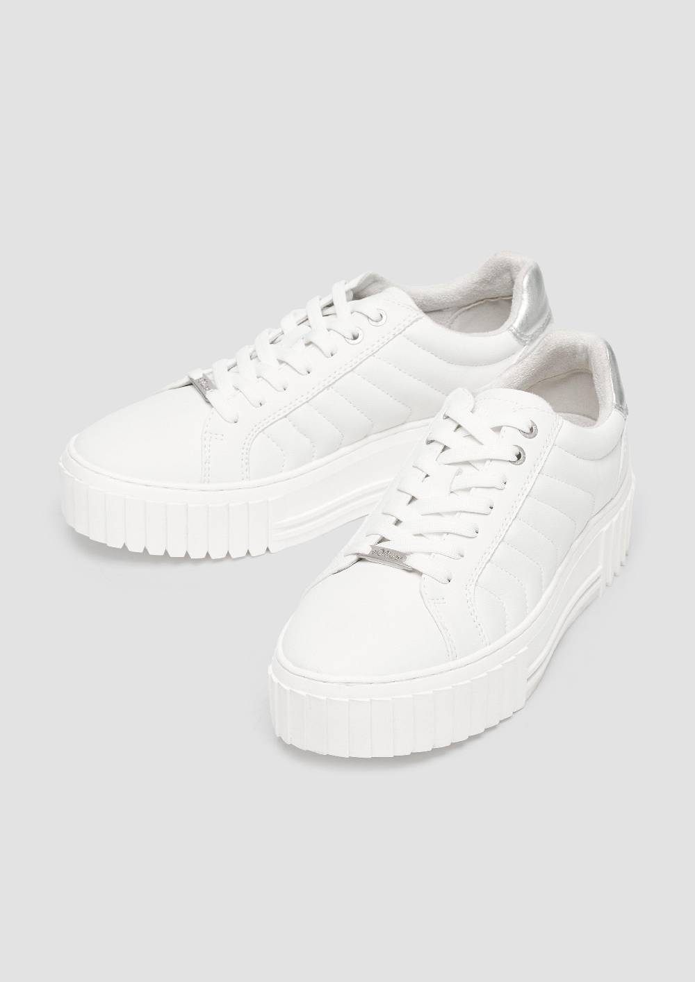 s.Oliver Plateausneaker mit Kontrastsohle Vatertagsangebot