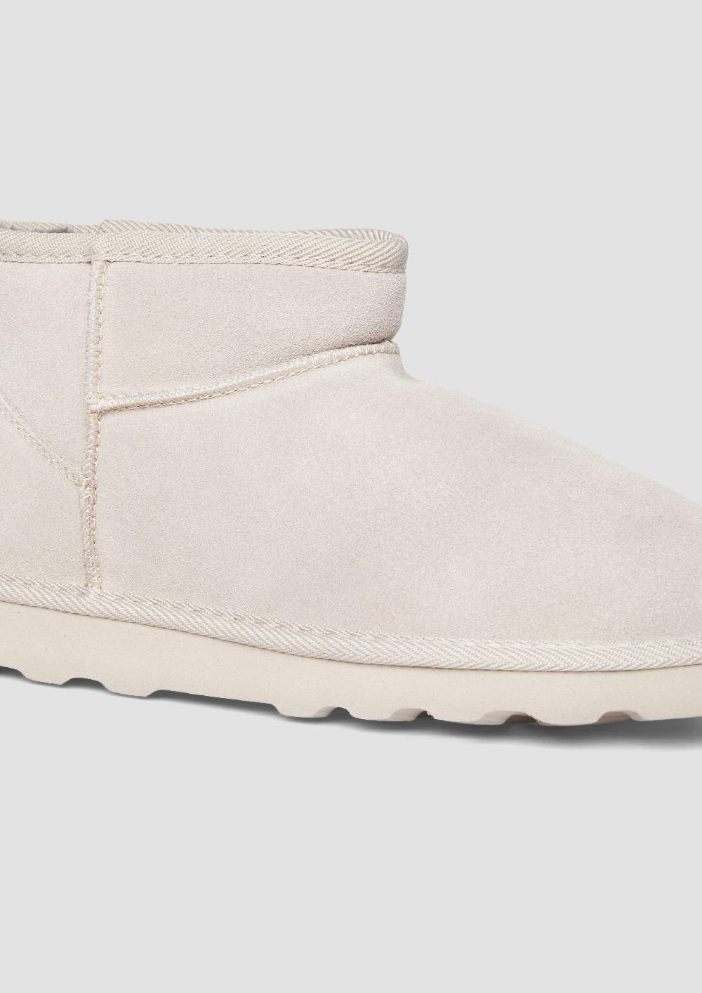 s.Oliver Flache Stiefel aus Leder Bis zu 50% Rabatt