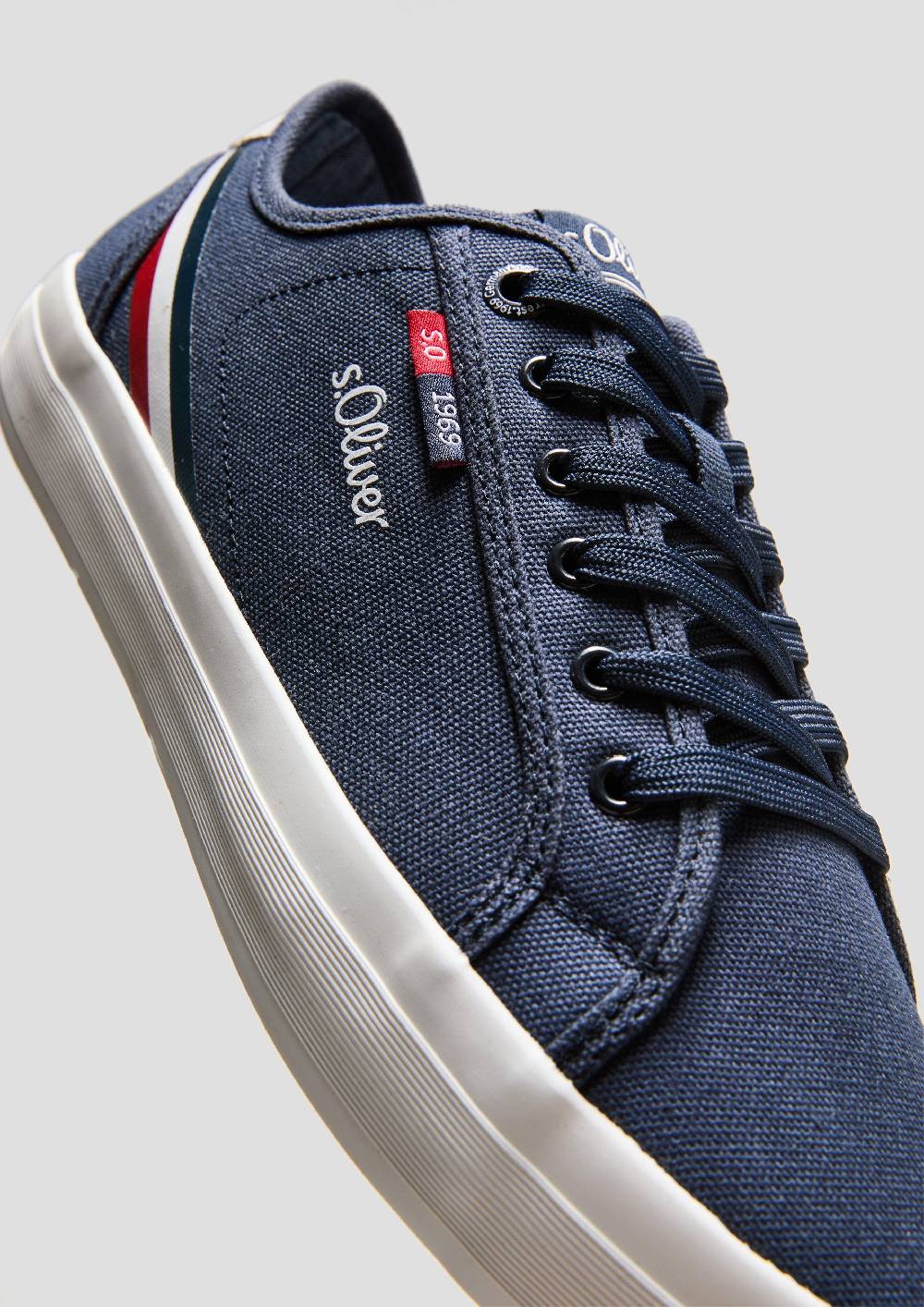 s.Oliver Sneaker mit Kontrast-Details und Logo Bestseller
