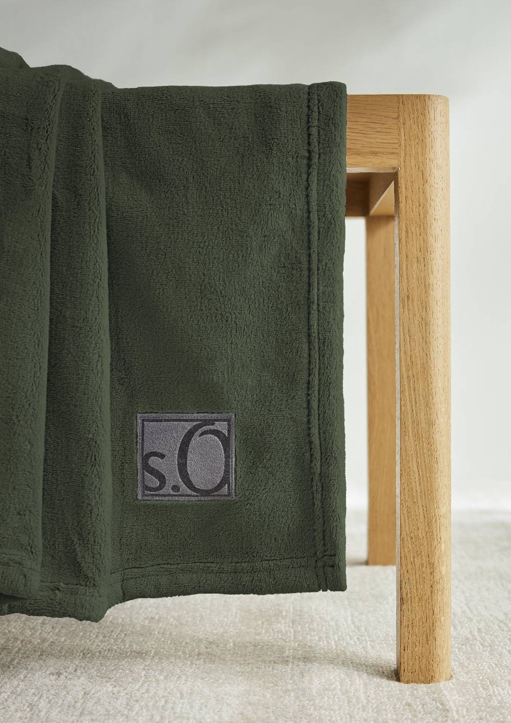 s.Oliver Weiche Decke mit Logo-Detail Limitierter Zeitrabatt