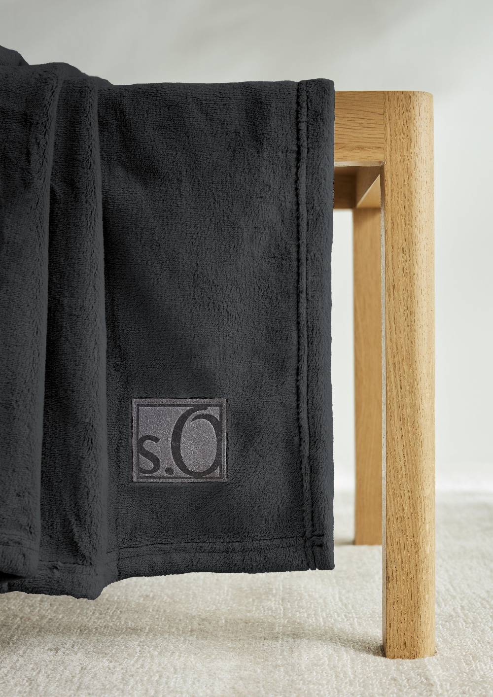 s.Oliver Weiche Decke mit Logo-Detail Blitzangebot