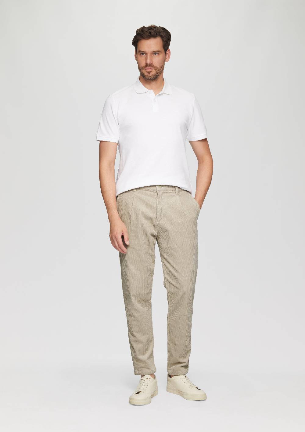 s.Oliver Cord-Chino aus Baumwollstretch mit Bundfalten Rabatt