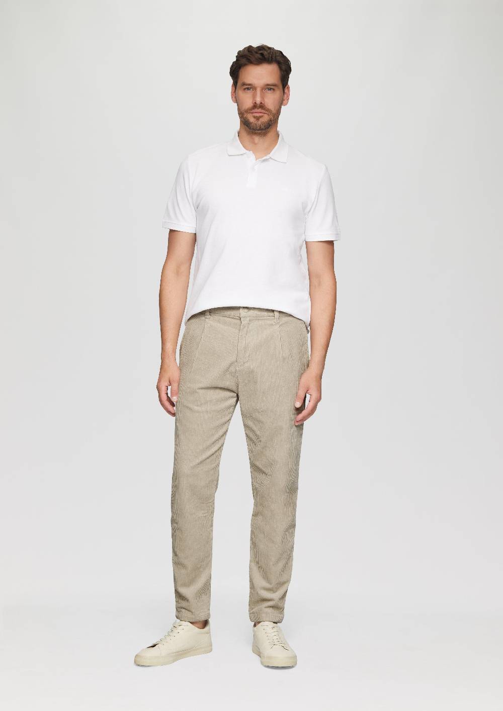 s.Oliver Cord-Chino aus Baumwollstretch mit Bundfalten Rabatt