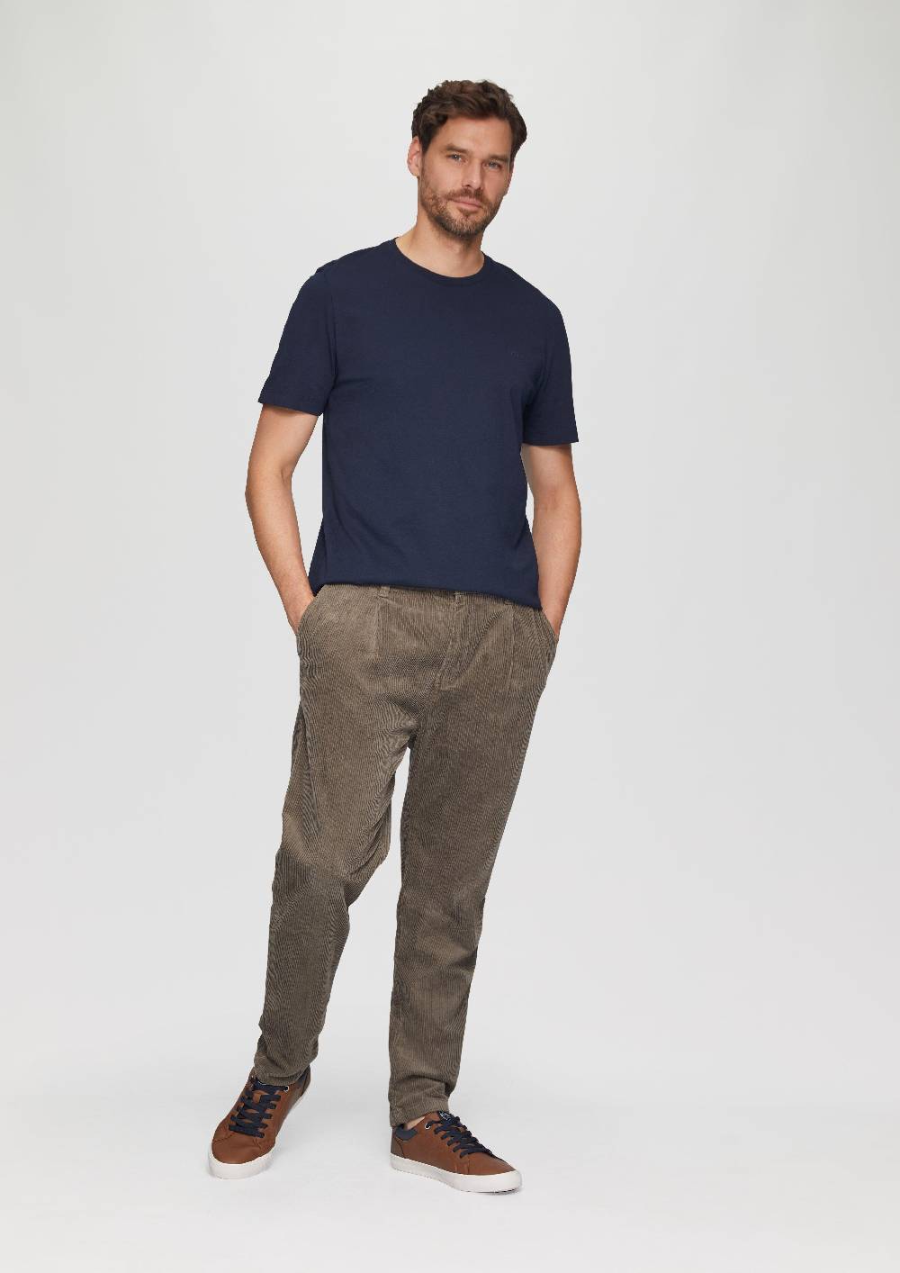 s.Oliver Cord-Chino aus Baumwollstretch mit Bundfalten Günstig kaufen