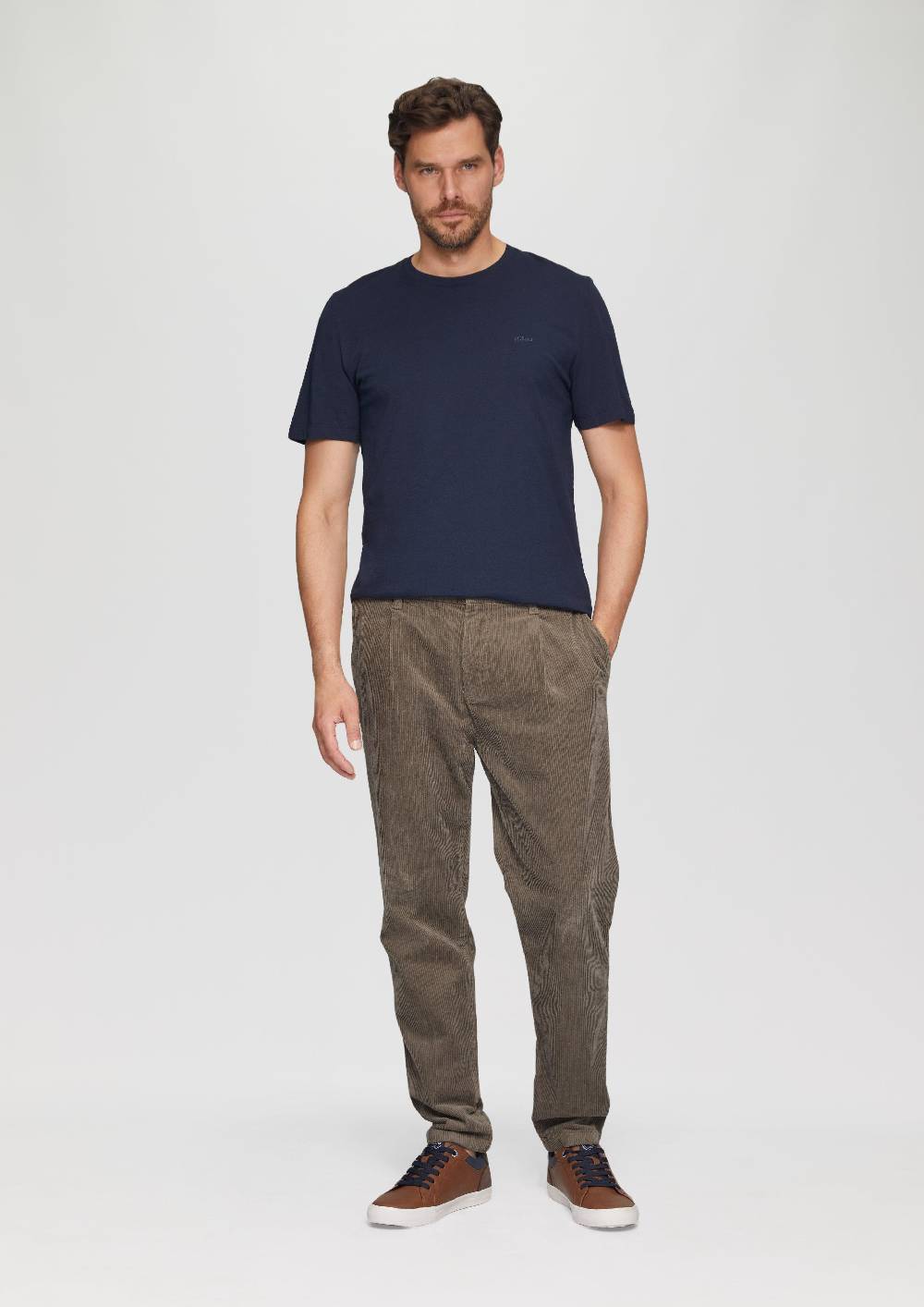 s.Oliver Cord-Chino aus Baumwollstretch mit Bundfalten Günstig kaufen