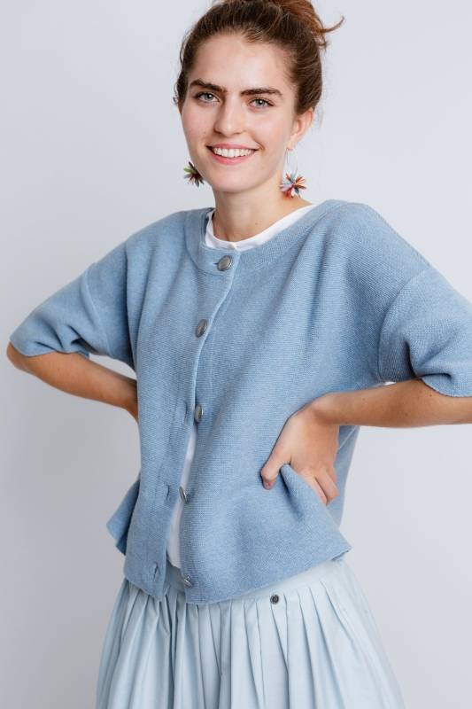 Rockmacherin Mella Strickjacke im Landhaus-Stil, mit trendig kurzem Ärmel Riesige Rabatte